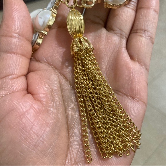 The GLAM GODDESS Statement Necklace - Picture 5 of 9